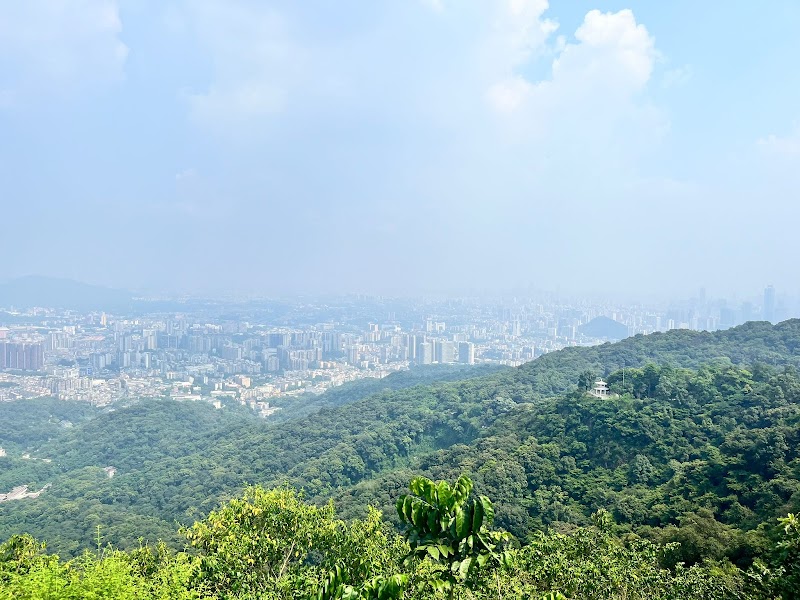 Baiyun Mountain (White Cloud Mountain)