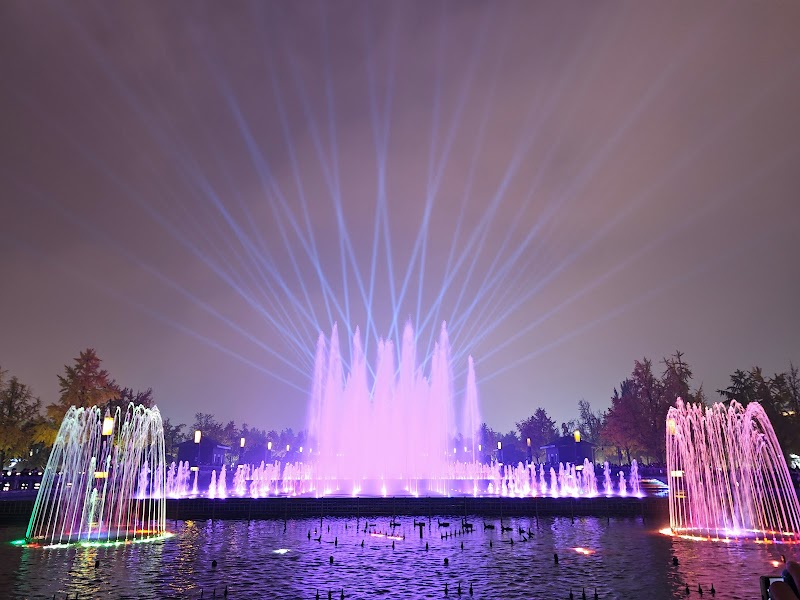 Evening West Lake Musical Fountain