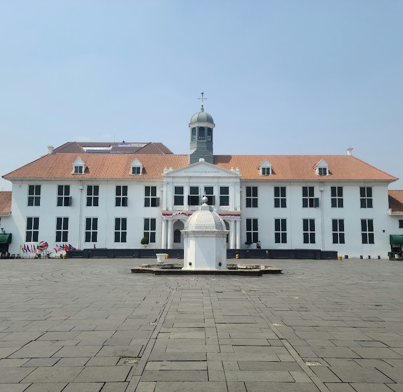 Fatahillah Square (Taman Fatahillah)