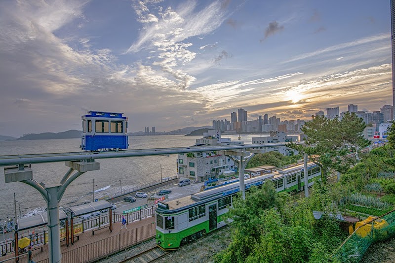 Haeundae Dalmaji-gil Road (Evening Walk)