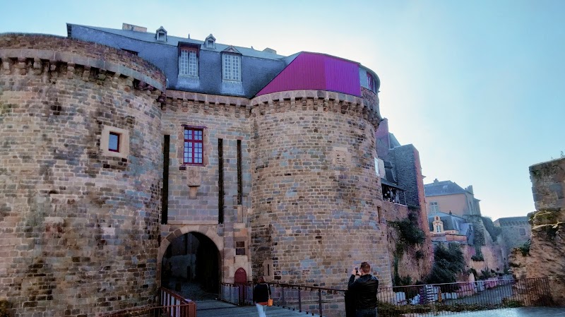 Historic Centre & Parlement de Bretagne Area