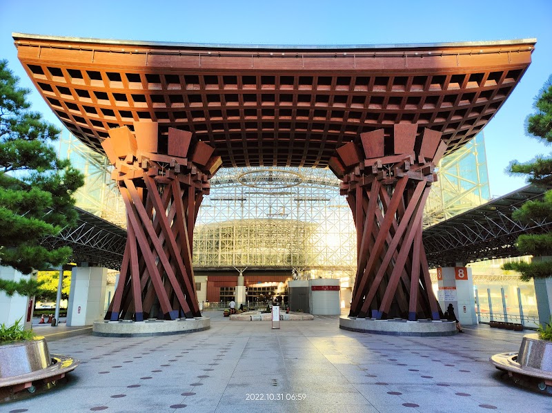 Kanazawa Station & Tsuzumi Gate Evening Stroll