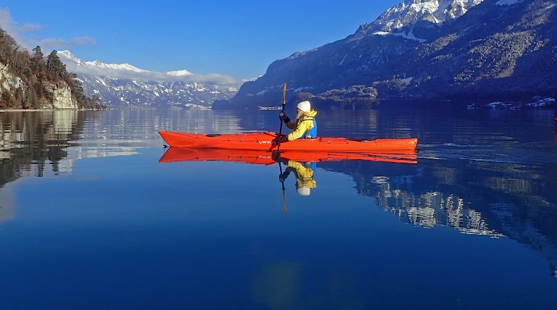 Kayaking on Lake Brienz with Hightide Kayak School