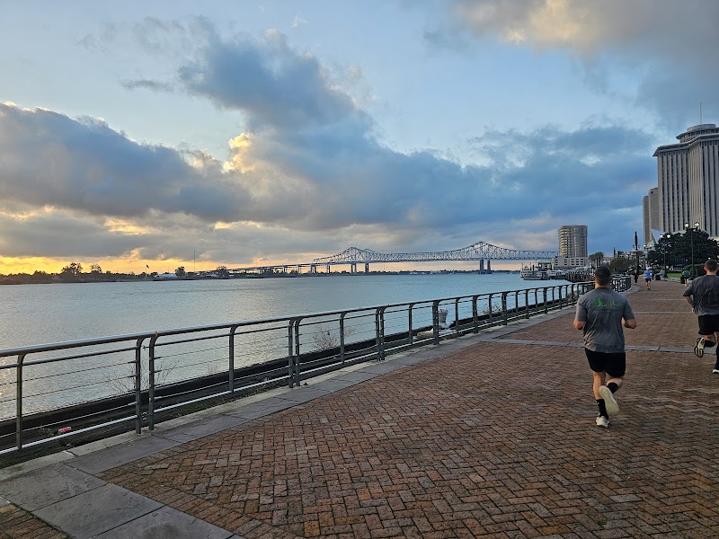 Moonwalk & Woldenberg Park Riverfront Walk