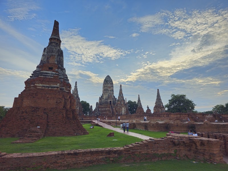 Morning at Wat Chaiwatthanaram
