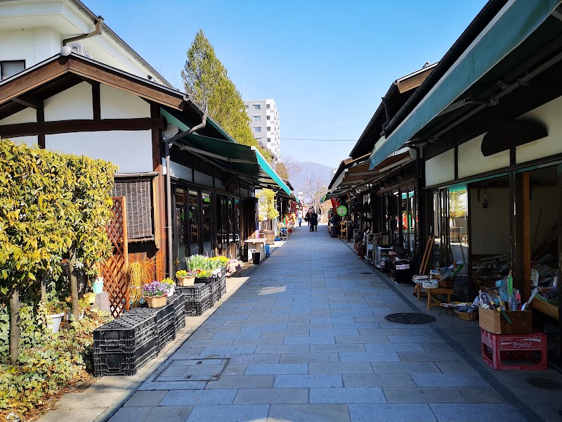 Nawate-dori Frog Street