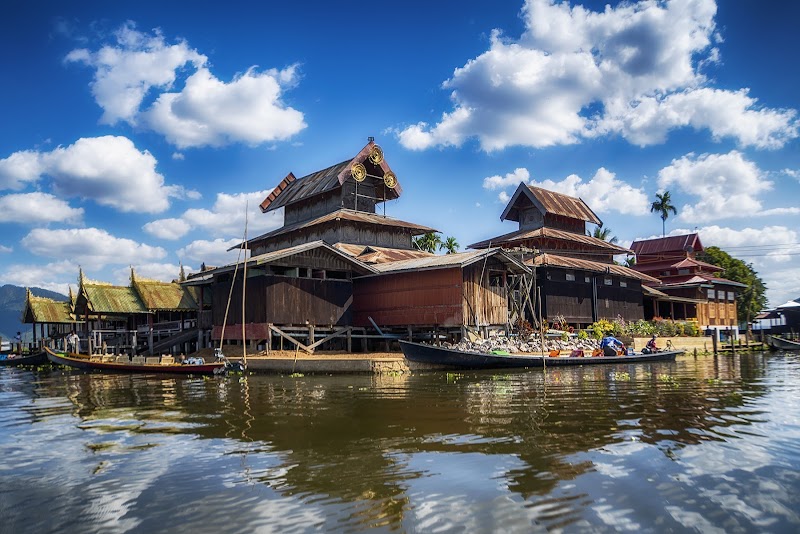 Nga Phe Kyaung Monastery & Floating Gardens Drift