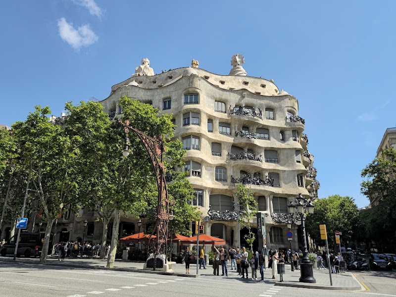Passeig de Gràcia Modernista Architecture (Casa Batlló & La Pedrera Exteriors)
