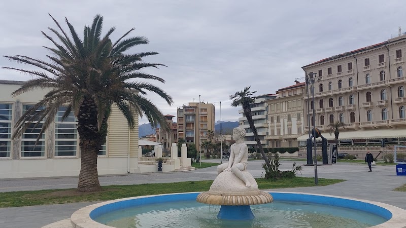 Viareggio Promenade Dawn Walk